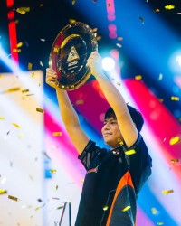 因EWC卫冕冠军直邀规则修改，小孩将无缘邀请资格