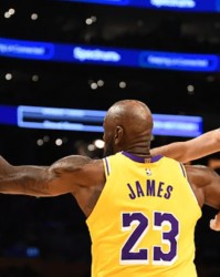 棋牌游戏-东契奇绝杀！湖人大逆转，詹姆斯历史第1，约基奇三双穆雷6犯离场