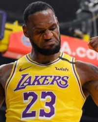 棋牌游戏-湖人老板：肯定退役詹姆斯球衣 1件或是2件再讨论