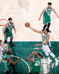 开云官网-高效轰下42分！字母哥状态反弹 成功保卫主场