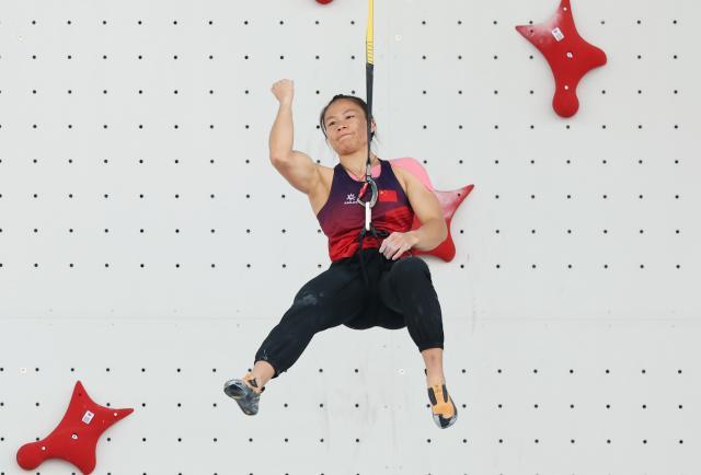 1723379446637045305.jpg 巴黎奥运会丨攀岩——女子速度赛:中国选手邓丽娟获得银牌XxjpseC010312_20240807_MVPFN0A001.jpg